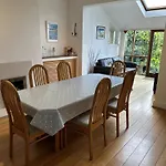 Nyaraló Peaceful Family Retreat Near Gloucester Road