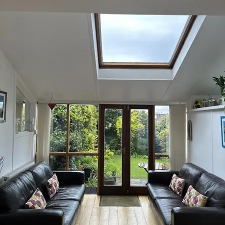 Casa de Férias Peaceful Family Retreat Near Gloucester Road Bristol