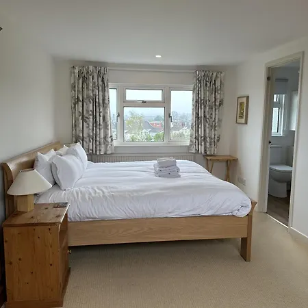 Peaceful Family Retreat Near Gloucester Road * Bristol