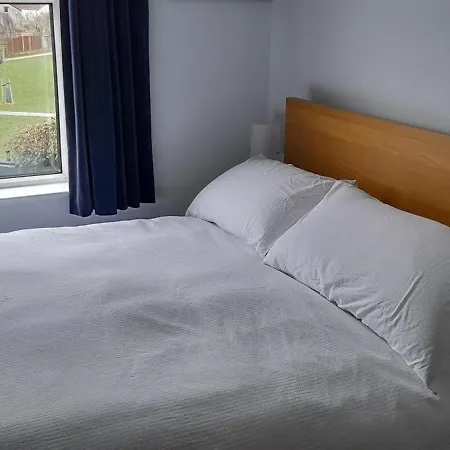 Semesterbostad Peaceful Family Retreat Near Gloucester Road Bristol