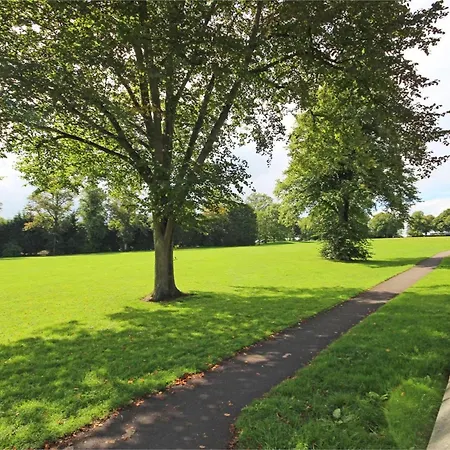 Nyaraló Peaceful Family Retreat Near Gloucester Road Bristol