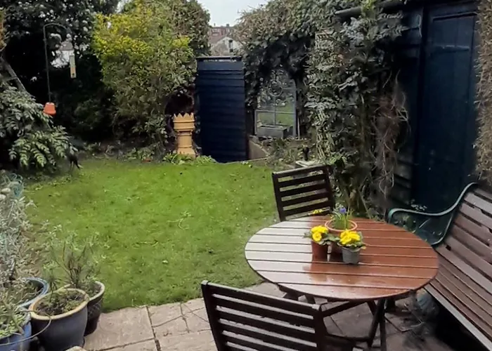 Peaceful Family Retreat Near Gloucester Road * Bristol