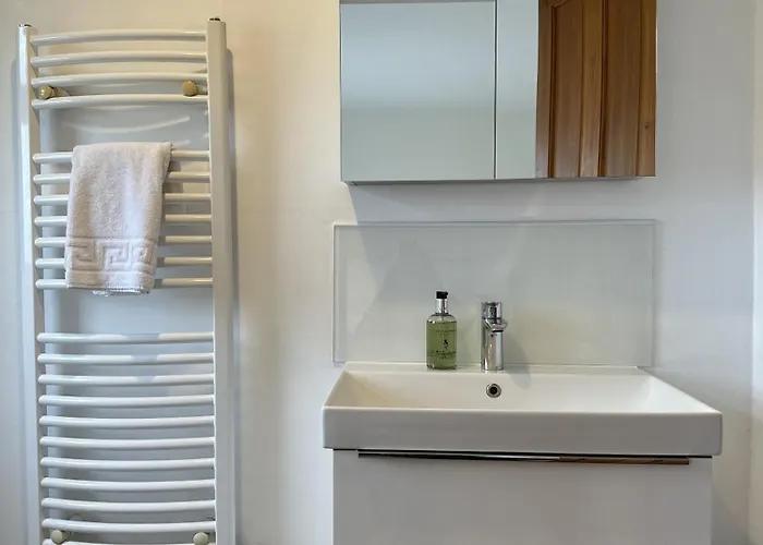 Peaceful Family Retreat Near Gloucester Road * Bristol