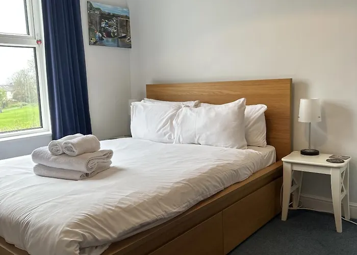 Peaceful Family Retreat Near Gloucester Road Holiday home *