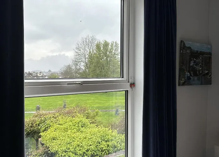 Peaceful Family Retreat Near Gloucester Road Holiday home Bristol