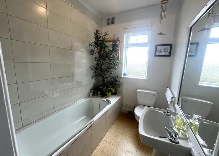 Peaceful Family Retreat Near Gloucester Road