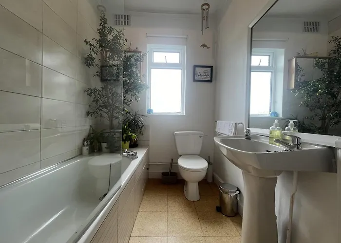 Peaceful Family Retreat Near Gloucester Road Holiday home